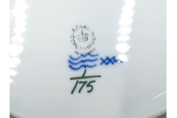 デンマーク製　ROYAL COPENHAGEN(ロイヤルコペンハーゲン)　ブルーフルーテッド プレイン　直径約25cm　上品なプレート2点セット　(R-087218)