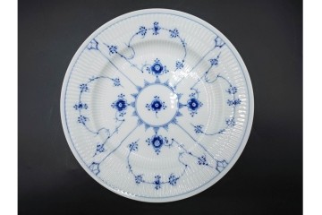 デンマーク製　ROYAL COPENHAGEN(ロイヤルコペンハーゲン)　ブルーフルーテッド プレイン　直径約25cm　上品なプレート2点セット　(R-087218)