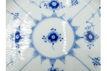 デンマーク製　ROYAL COPENHAGEN(ロイヤルコペンハーゲン)　ブルーフルーテッド プレイン　直径約25cm　上品なプレート2点セット　(R-087218)