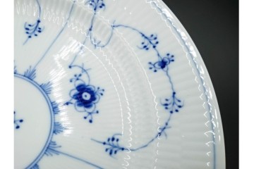 デンマーク製　ROYAL COPENHAGEN(ロイヤルコペンハーゲン)　ブルーフルーテッド プレイン　直径約25cm　上品なプレート2点セット　(R-087218)