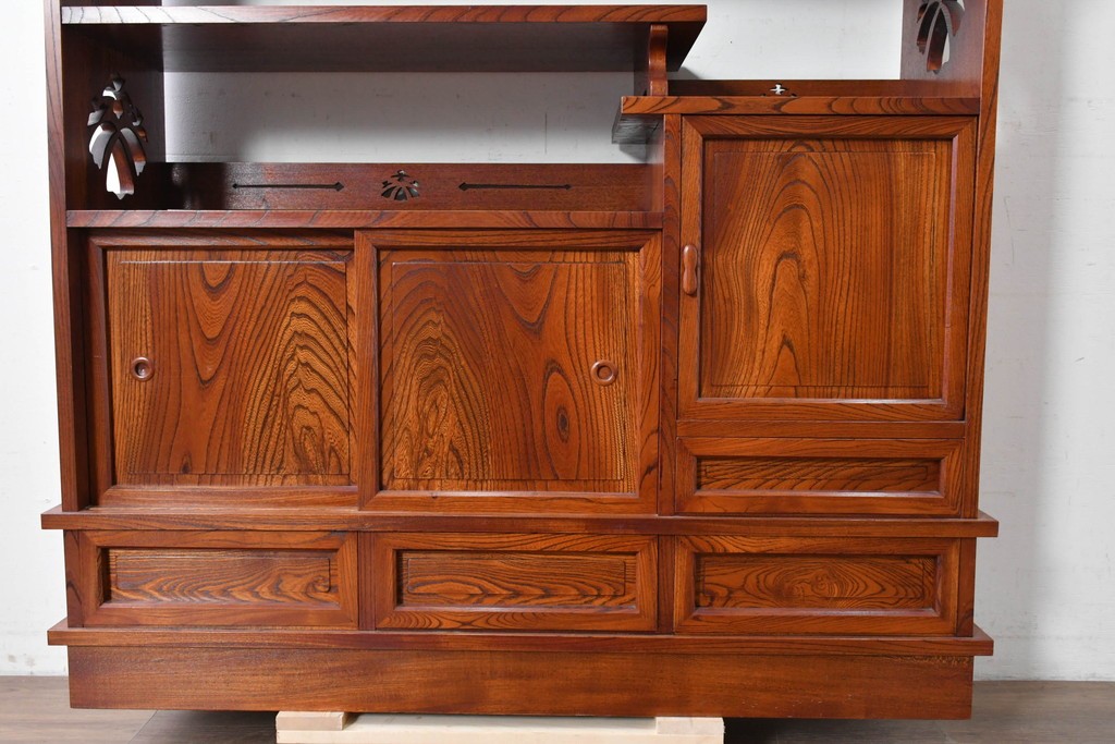 中古　美品　松本伝統指物工芸家具「穂高」　高級感漂う重厚なつくりの茶棚　定価約100万円以上　(R-087225)