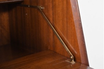 イギリスヴィンテージ　G-PLAN(ジープラン) BBシリーズ　Tola&Black(トーラ&ブラック)　スタイリッシュなミッドセンチュリーデザインのサイドボード　(R-087226)