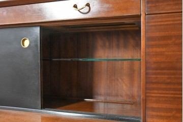 イギリスヴィンテージ　G-PLAN(ジープラン) BBシリーズ　Tola&Black(トーラ&ブラック)　スタイリッシュなミッドセンチュリーデザインのサイドボード　(R-087226)