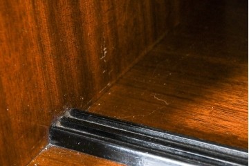 イギリスヴィンテージ　G-PLAN(ジープラン) BBシリーズ　Tola&Black(トーラ&ブラック)　スタイリッシュなミッドセンチュリーデザインのサイドボード　(R-087226)