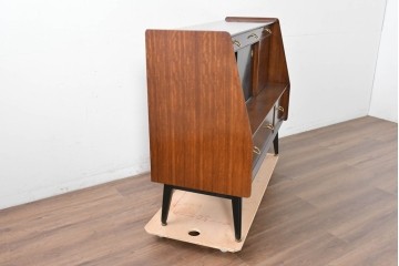 イギリスヴィンテージ　G-PLAN(ジープラン) BBシリーズ　Tola&Black(トーラ&ブラック)　スタイリッシュなミッドセンチュリーデザインのサイドボード　(R-087226)