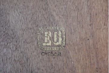 イギリスヴィンテージ　G-PLAN(ジープラン) BBシリーズ　Tola&Black(トーラ&ブラック)　スタイリッシュなミッドセンチュリーデザインのサイドボード　(R-087226)