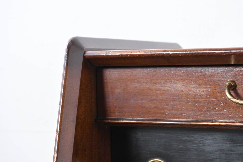 イギリスヴィンテージ　G-PLAN(ジープラン) BBシリーズ　Tola&Black(トーラ&ブラック)　スタイリッシュなミッドセンチュリーデザインのサイドボード　(R-087226)