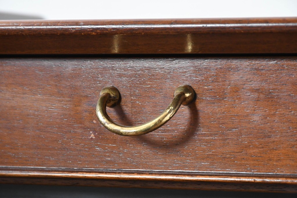 イギリスヴィンテージ　G-PLAN(ジープラン) BBシリーズ　Tola&Black(トーラ&ブラック)　スタイリッシュなミッドセンチュリーデザインのサイドボード　(R-087226)