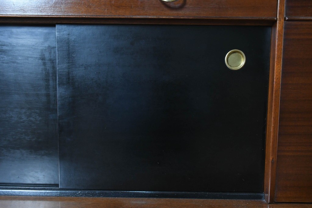 イギリスヴィンテージ　G-PLAN(ジープラン) BBシリーズ　Tola&Black(トーラ&ブラック)　スタイリッシュなミッドセンチュリーデザインのサイドボード　(R-087226)