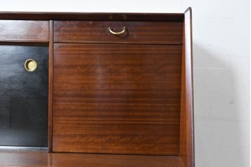 イギリスヴィンテージ　G-PLAN(ジープラン) BBシリーズ　Tola&Black(トーラ&ブラック)　スタイリッシュなミッドセンチュリーデザインのサイドボード　(R-087226)