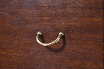 イギリスヴィンテージ　G-PLAN(ジープラン) BBシリーズ　Tola&Black(トーラ&ブラック)　スタイリッシュなミッドセンチュリーデザインのサイドボード　(R-087226)