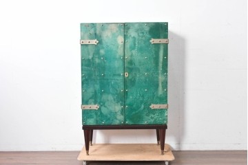 中古　美品　希少!!　アルド・トゥーラ(ALDO TURA)　仔山羊革(ゴートスキン)張りの照明付きミラーバックキャビネット　(R-087227)