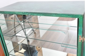 中古　美品　希少!!　アルド・トゥーラ(ALDO TURA)　仔山羊革(ゴートスキン)張りの照明付きミラーバックキャビネット　(R-087227)