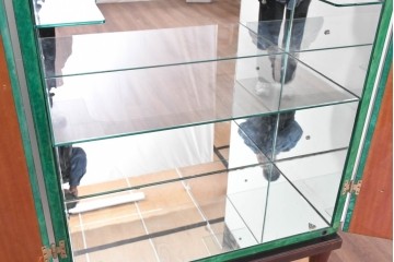 中古　美品　希少!!　アルド・トゥーラ(ALDO TURA)　仔山羊革(ゴートスキン)張りの照明付きミラーバックキャビネット　(R-087227)