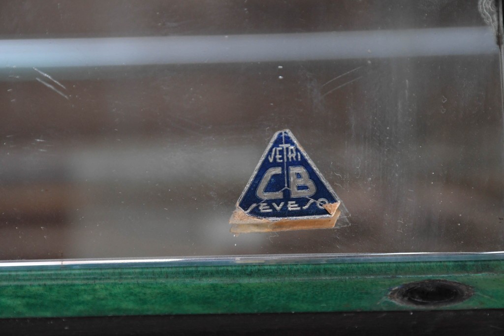 中古　美品　希少!!　アルド・トゥーラ(ALDO TURA)　仔山羊革(ゴートスキン)張りの照明付きミラーバックキャビネット　(R-087227)