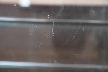 中古　美品　希少!!　アルド・トゥーラ(ALDO TURA)　仔山羊革(ゴートスキン)張りの照明付きミラーバックキャビネット　(R-087227)