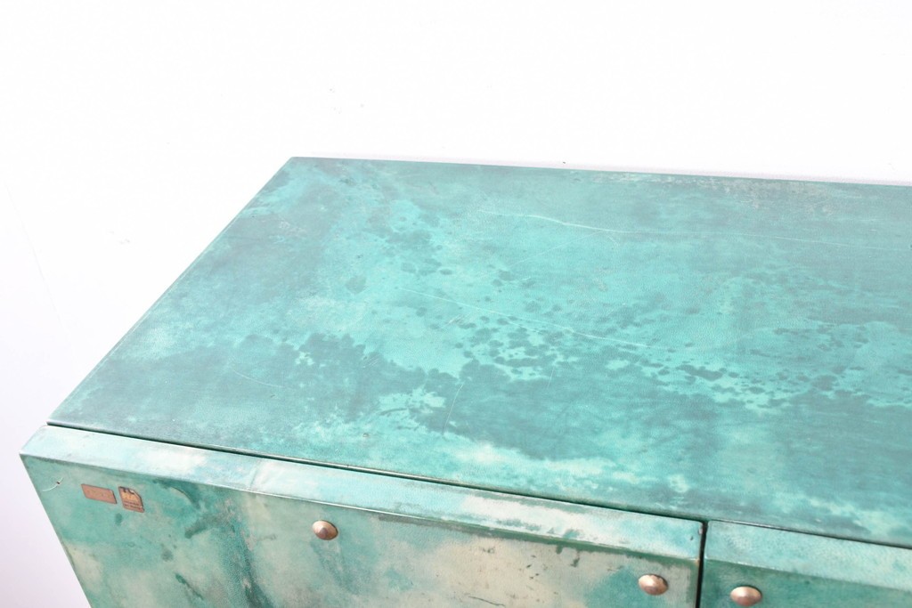 中古　美品　希少!!　アルド・トゥーラ(ALDO TURA)　仔山羊革(ゴートスキン)張りの照明付きミラーバックキャビネット　(R-087227)