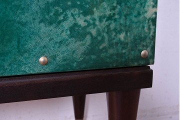 中古　美品　希少!!　アルド・トゥーラ(ALDO TURA)　仔山羊革(ゴートスキン)張りの照明付きミラーバックキャビネット　(R-087227)