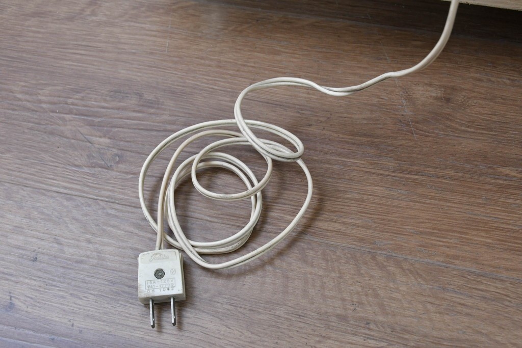 中古　美品　希少!!　アルド・トゥーラ(ALDO TURA)　仔山羊革(ゴートスキン)張りの照明付きミラーバックキャビネット　(R-087227)