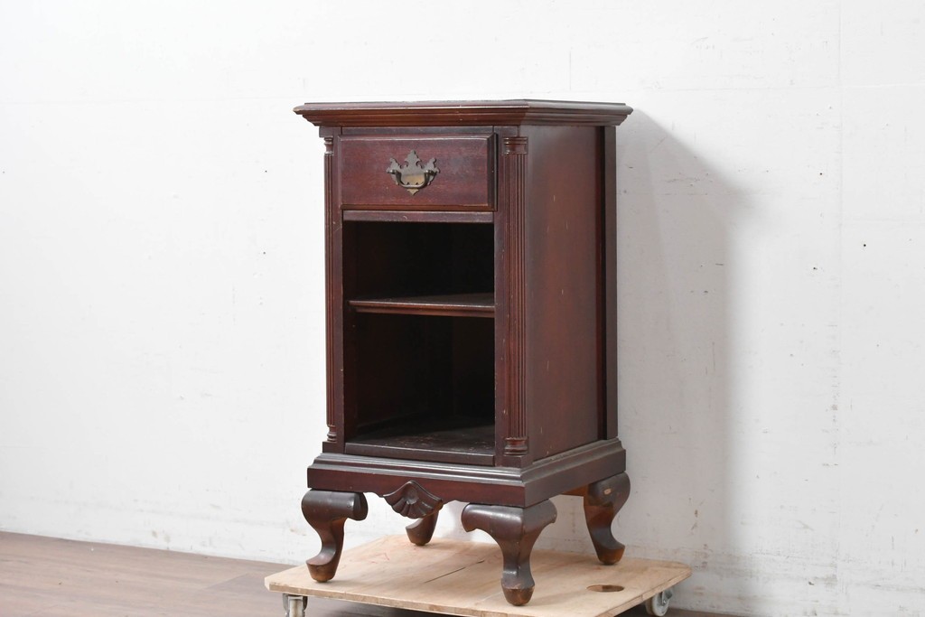 アメリカヴィンテージ　猫脚の引き出し付きナイトテーブル　(R-087230)