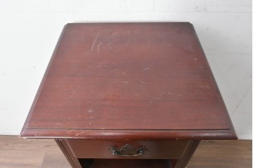 アメリカヴィンテージ　猫脚の引き出し付きナイトテーブル　(R-087230)