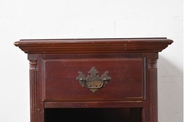アメリカヴィンテージ　猫脚の引き出し付きナイトテーブル　(R-087230)