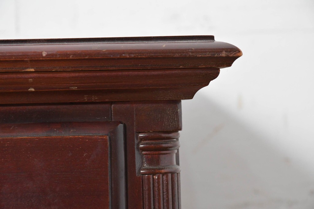 アメリカヴィンテージ　猫脚の引き出し付きナイトテーブル　(R-087230)