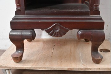 アメリカヴィンテージ　猫脚の引き出し付きナイトテーブル　(R-087230)