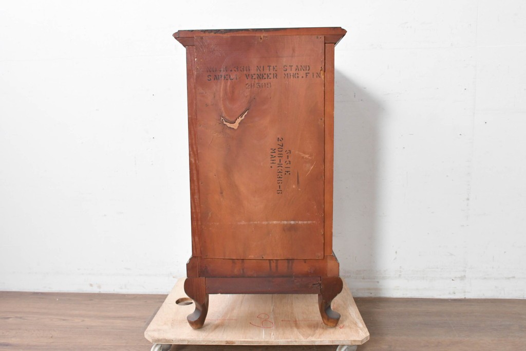 アメリカヴィンテージ　猫脚の引き出し付きナイトテーブル　(R-087230)