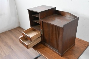 和製アンティーク　ナラ材　木目豊かなシャッター付き小引き出し　(R-087231)