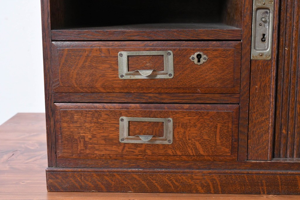 和製アンティーク　ナラ材　木目豊かなシャッター付き小引き出し　(R-087231)