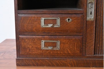 和製アンティーク　ナラ材　木目豊かなシャッター付き小引き出し　(R-087231)