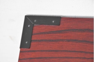 中古　美品　欅産業　仙台民藝箪笥(仙台箪笥)　漆塗り　牡丹文様があしらわれた重厚な金具が美しい衣装箪笥　定価約50万円　(R-087232)