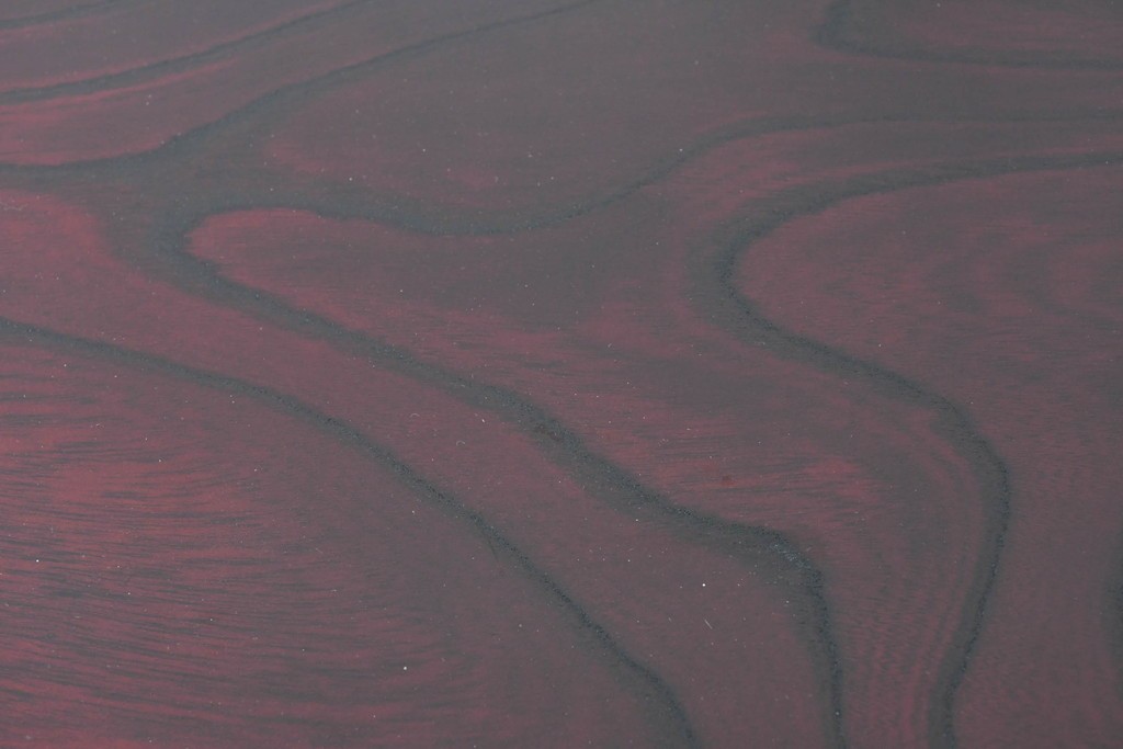 中古　美品　欅産業　仙台民藝箪笥(仙台箪笥)　漆塗り　牡丹文様があしらわれた重厚な金具が美しい衣装箪笥　定価約50万円　(R-087232)