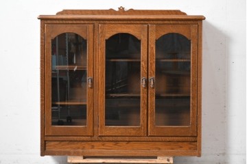 中古　希少な廃番品!　三越家具(現カントリーハウス)　Brugge(ブルージュ)　アーチガラス扉と装飾金具が美しいキャビネット　(R-087235)