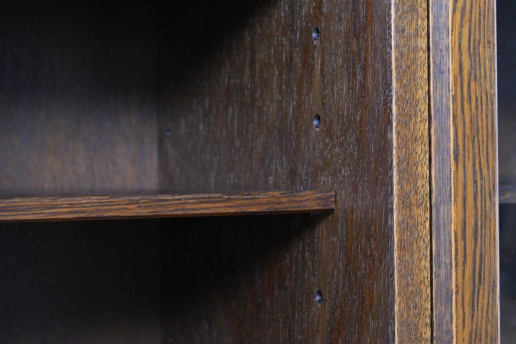 中古　希少な廃番品!　三越家具(現カントリーハウス)　Brugge(ブルージュ)　アーチガラス扉と装飾金具が美しいキャビネット　(R-087235)