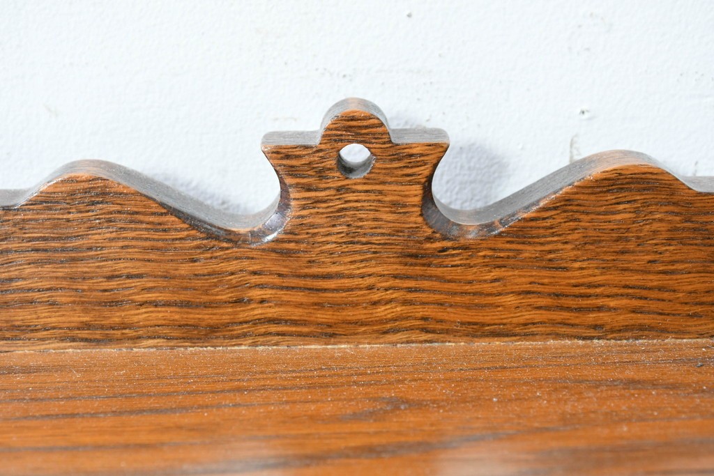 中古　希少な廃番品!　三越家具(現カントリーハウス)　Brugge(ブルージュ)　アーチガラス扉と装飾金具が美しいキャビネット　(R-087235)