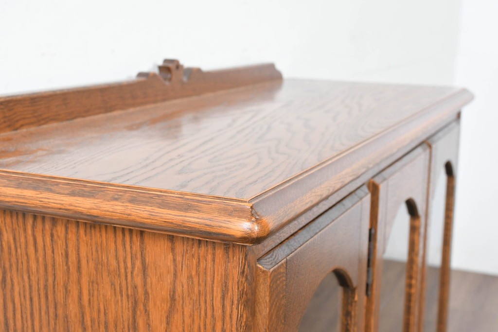 中古　希少な廃番品!　三越家具(現カントリーハウス)　Brugge(ブルージュ)　アーチガラス扉と装飾金具が美しいキャビネット　(R-087235)