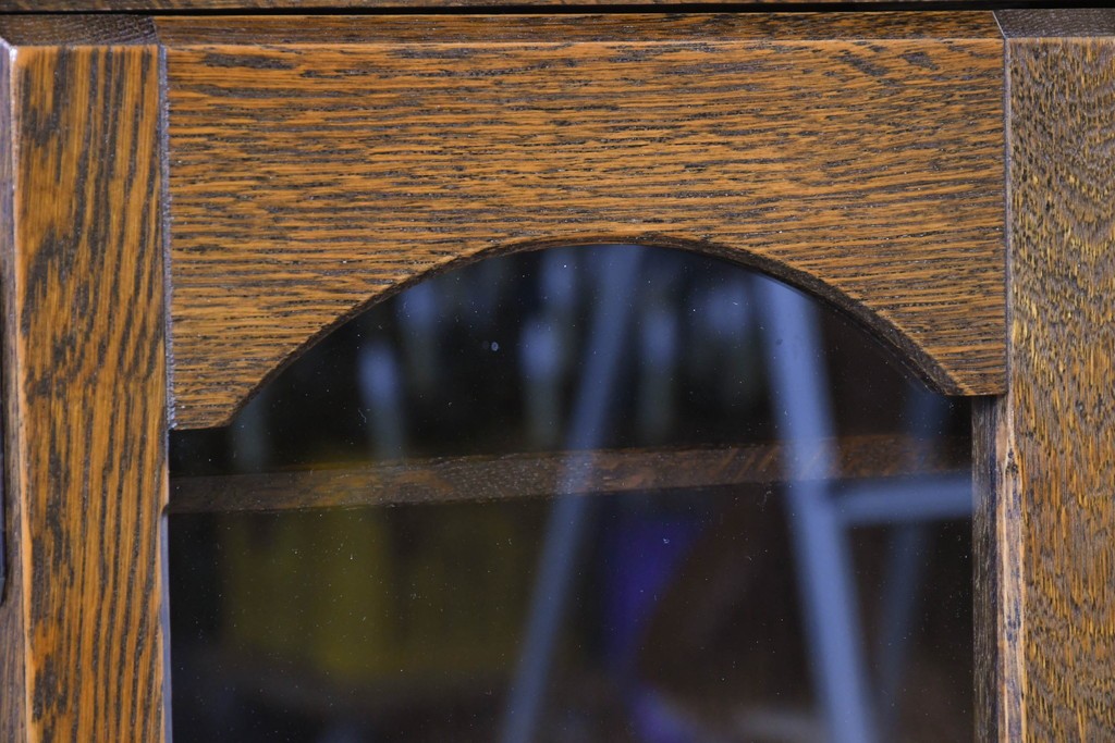 中古　希少な廃番品!　三越家具(現カントリーハウス)　Brugge(ブルージュ)　アーチガラス扉と装飾金具が美しいキャビネット　(R-087235)