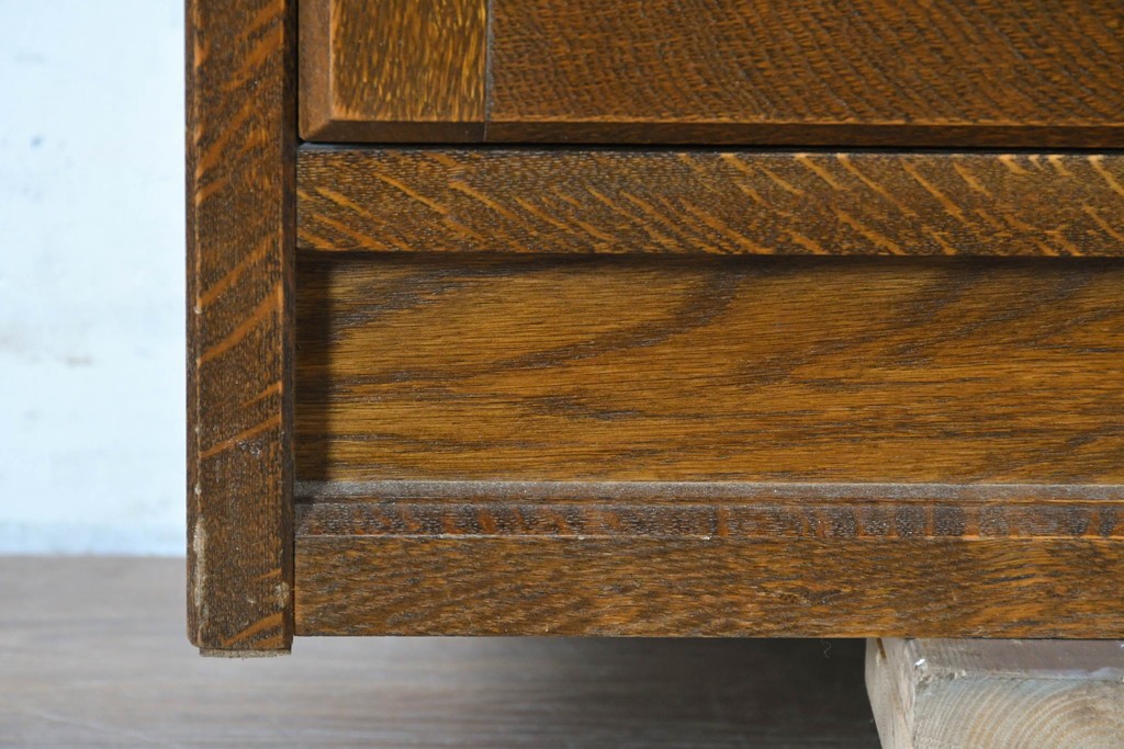 中古　希少な廃番品!　三越家具(現カントリーハウス)　Brugge(ブルージュ)　アーチガラス扉と装飾金具が美しいキャビネット　(R-087235)