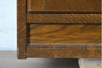 中古　希少な廃番品!　三越家具(現カントリーハウス)　Brugge(ブルージュ)　アーチガラス扉と装飾金具が美しいキャビネット　(R-087235)