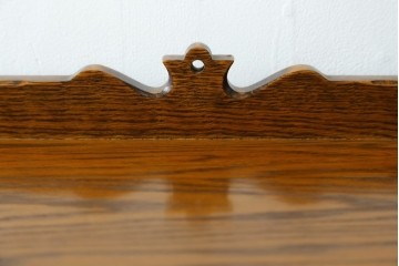 中古　希少な廃番品!　三越家具　COUNTRY HOUSE(カントリーハウス)　Brugge(ブルージュ)　アーチガラス扉と装飾金具が美しいサイドボードキャビネット　(R-087235)