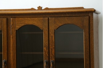 中古　希少な廃番品!　三越家具　COUNTRY HOUSE(カントリーハウス)　Brugge(ブルージュ)　アーチガラス扉と装飾金具が美しいサイドボードキャビネット　(R-087235)