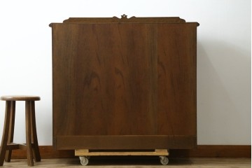 中古　希少な廃番品!　三越家具　COUNTRY HOUSE(カントリーハウス)　Brugge(ブルージュ)　アーチガラス扉と装飾金具が美しいサイドボードキャビネット　(R-087235)
