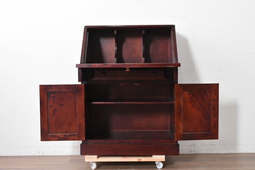 中古　国産職人手作り　深みのある赤褐色の木色が美しいライティングビューロー (R-087236)