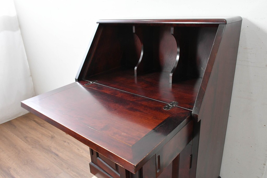 中古　国産職人手作り　深みのある赤褐色の木色が美しいライティングビューロー (R-087236)