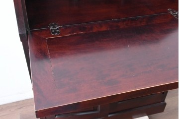 中古　国産職人手作り　深みのある赤褐色の木色が美しいライティングビューロー (R-087236)