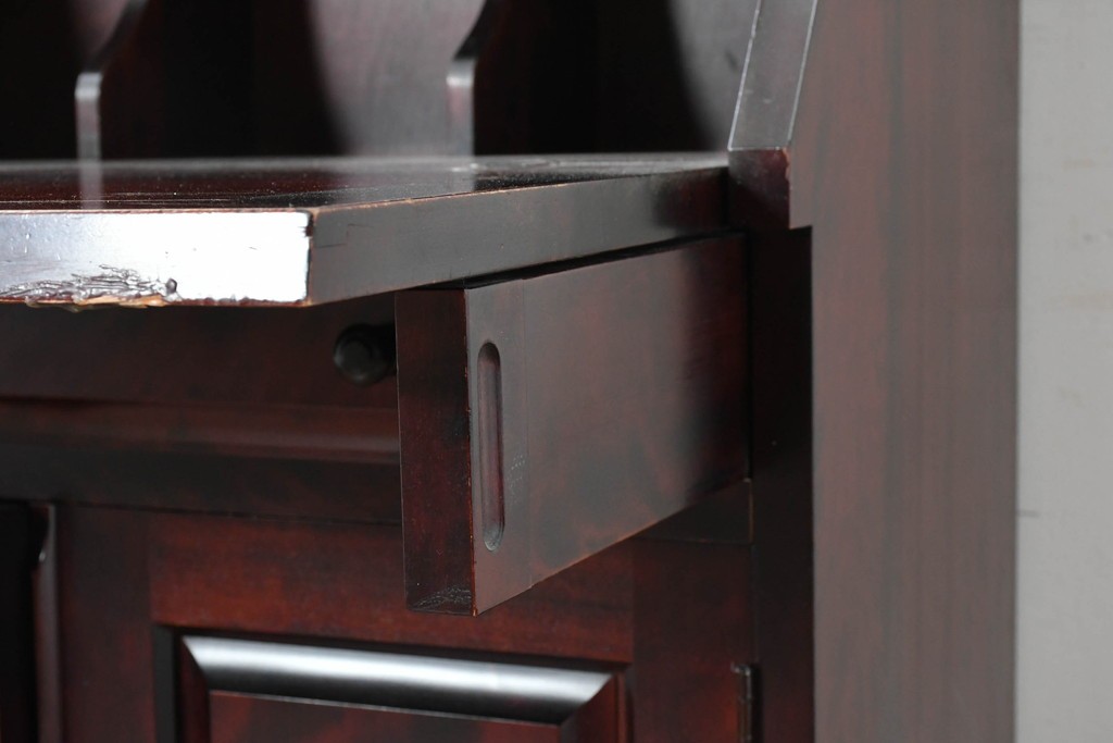 中古　国産職人手作り　深みのある赤褐色の木色が美しいライティングビューロー (R-087236)