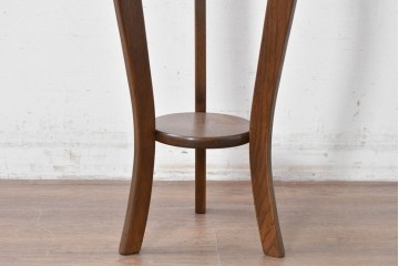 中古　カントリーハウス　優美な曲線脚のサイドテーブル　(R-087237)