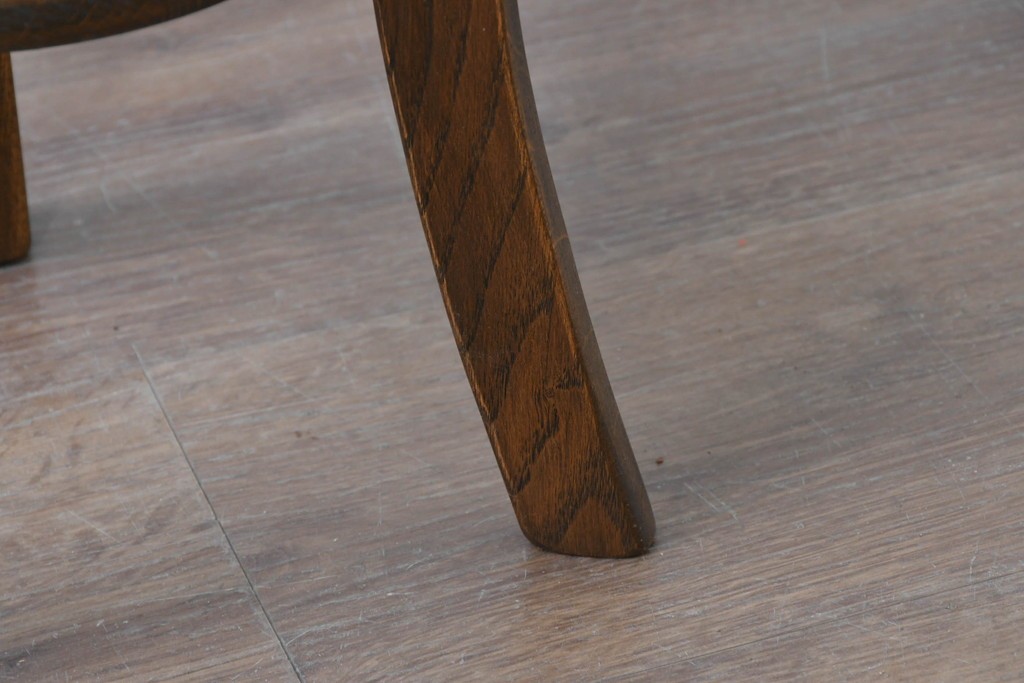 中古　カントリーハウス　優美な曲線脚のサイドテーブル　(R-087237)